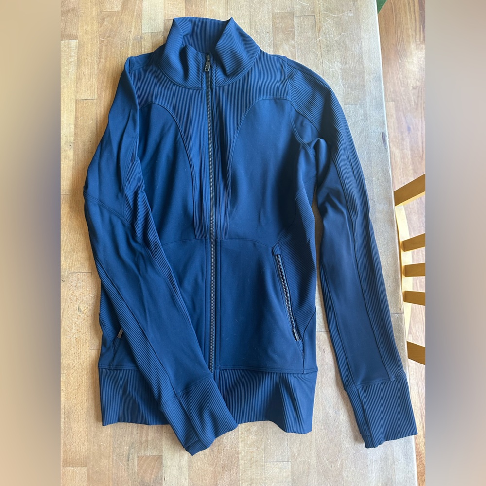 Lulu Lemon women’s zip-up athletic jacket. Navy. Size 8.